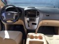 2016 Hyundai Grand Starex SS Automatic Transmission VGT swivel seats-10