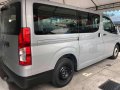 Toyota Hiace Commuter Deluxe 2019-7