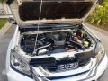 Isuzu MUX 4 x 2 LAS AT 2015 for sale -4