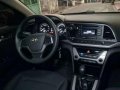 Hyundai Elantra MT 2017 for sale-2