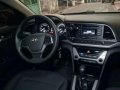 Hyundai Elantra MT 2017 for sale-7