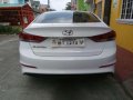 Hyundai Elantra MT 2017 for sale-3