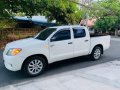 2nd Hand (Used) Toyota Hilux 2005 for sale in Las Piñas-4