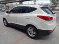 Selling White Hyundai Tucson 2012-4