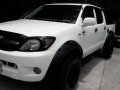 Selling Toyota Hilux 2005 Manual Diesel in Quezon City-3