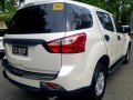 Selling Pearl White Isuzu Mu-X 2017 in San Pascual-7