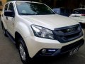 Selling Pearl White Isuzu Mu-X 2017 in San Pascual-3