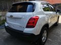 Selling 2nd Hand Chevrolet Trax 2017 in Makati-8