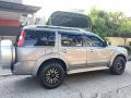 Selling Ford Everest 2010 at 70000 km for sale-2