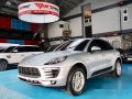 Silver Porsche Macan 2016 at 13101 km for sale-4