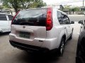 Selling White Nissan X-Trail 2011 Automatic Gasoline at 64966 km-3