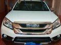 Selling White Isuzu Mu-X 2015 Automatic Diesel for sale-1