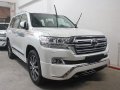 Selling White Toyota Land Cruiser 2018 Automatic Diesel for sale-3