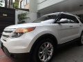 Sell White 2013 Ford Explorer 39000 km in Quezon City-4