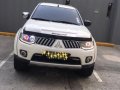 Sell Pearl White 2009 Mitsubishi Montero in Quezon City-3