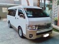 Selling 2nd Hand Van White 2017 Toyota Hiace at 37000 km-0