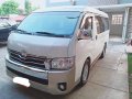 Selling 2nd Hand Van White 2017 Toyota Hiace at 37000 km-1