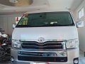 Selling 2nd Hand Van White 2017 Toyota Hiace at 37000 km-3