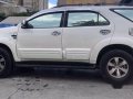 Selling White Toyota Fortuner 2007 at 105000 km in Quezon City-2