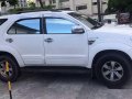 Selling White Toyota Fortuner 2007 at 105000 km in Quezon City-1