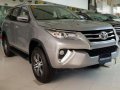 Selling Brand New Toyota Land Cruiser 2019 in Makati-6