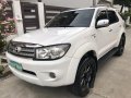Sell White 2005 Toyota Fortuner in Paranaque -7