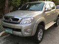 2nd Hand Toyota Hilux 2011 for sale in Quezon City-0
