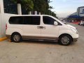 Selling White Hyundai Starex 2015 Automatic Diesel in Manila-4