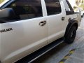 2nd Hand Toyota Hilux 2012 for sale in Quezon City-5