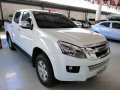 Selling White Isuzu D-Max 2016 at 8000 km in San Francisco-0