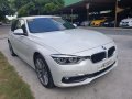 Selling Bmw 318D 2018 Automatic Diesel in Cainta-8