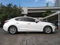 White Mazda 3 2015 at 15000 km for sale-5