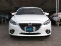 White Mazda 3 2015 at 15000 km for sale-9