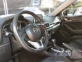 White Mazda 3 2015 at 15000 km for sale-2