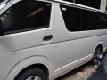 White Toyota Hiace 2016 at 28000 km for sale-1