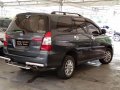 Selling 2nd Hand Toyota Innova 2014 in Makati-7