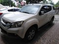 White Isuzu Mu-X 2016 at 49800 km for sale-1