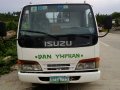 Selling White Isuzu Nhr 2000 Truck Manual Diesel -1