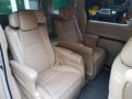 Selling 2nd Hand Toyota Alphard 2010 in Quezon City-3