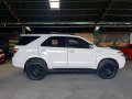Selling White Toyota Fortuner 2010 Automatic Diesel at 118000 km -3