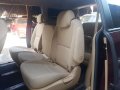Selling 2nd Hand Kia Carnival 2017 in Pasig-4