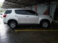 White Isuzu Mu-X 2016 at 93000 km for sale-7