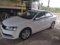 White Volkswagen Jetta 2017 at 10000 km for sale-2