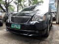 Selling 2nd Hand Chrysler Town And Country 2013 in Makati-1