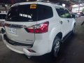 Selling White Isuzu Mu-X 2016 Automatic Diesel -4