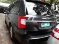 Selling 2nd Hand Chrysler Town And Country 2013 in Makati-1