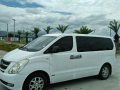 Selling Hyundai Grand starex 2006 Automatic Diesel in Talisay-10