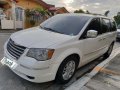 Selling 2nd Hand Chrysler Town And Country 2009 in Muntinlupa-4