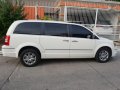 Selling 2nd Hand Chrysler Town And Country 2009 in Muntinlupa-10