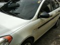 White Hyundai Accent 2010 at 150000 km for sale-5